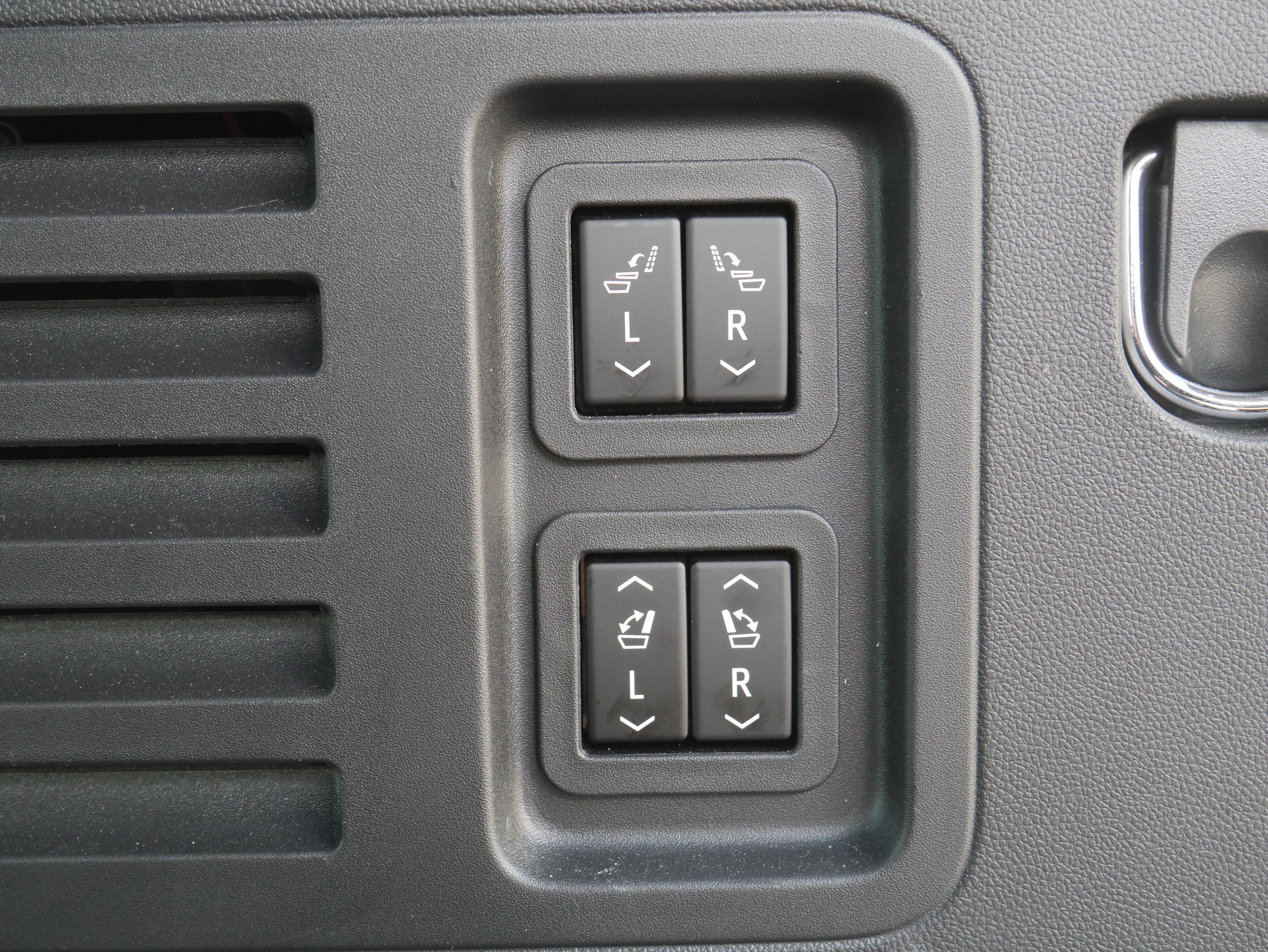 Certified 2026 Chevrolet Traverse RS AWD/4WD image 9