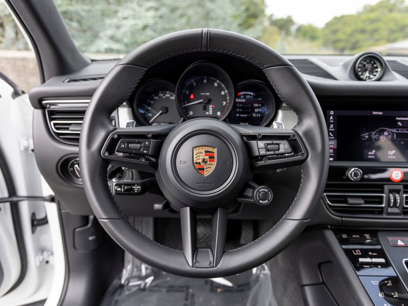 Certified 2026 Porsche Macan AWD/4WD image 35