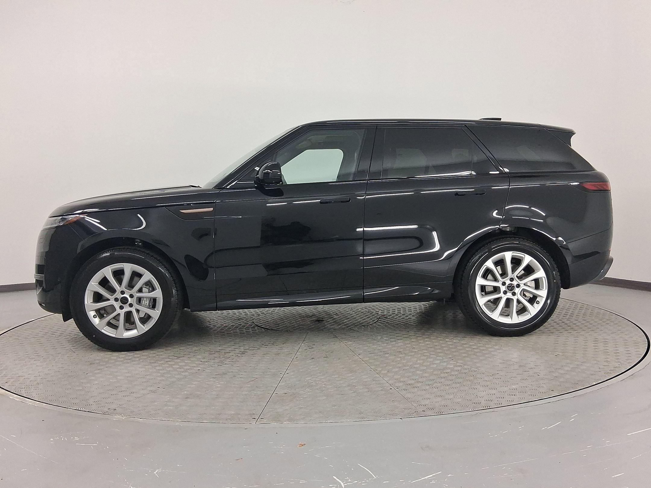 New 2026 Land Rover Range Rover Sport SE AWD/4WD image 2