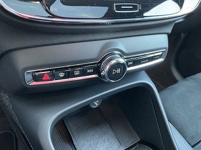 Certified 2025 Volvo XC40 B5 Plus AWD/4WD image 24