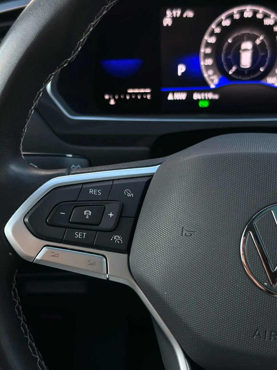 Used 2023 Volkswagen Tiguan SE w/ Panoramic Sunroof Package image 15