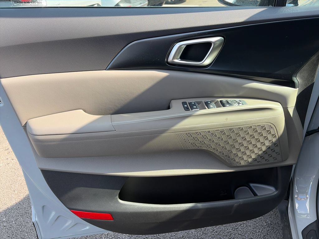 New 2027 Kia Carnival FWD image 16