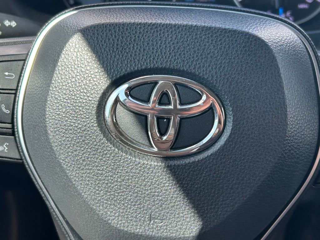 Used 2022 Toyota RAV4 XLE Premium AWD/4WD image 39