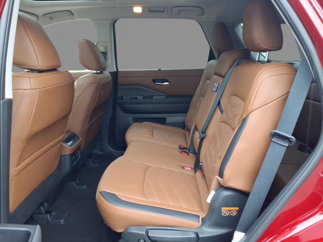 Certified 2025 Nissan Pathfinder Platinum w/ Cargo Package FWD image 6