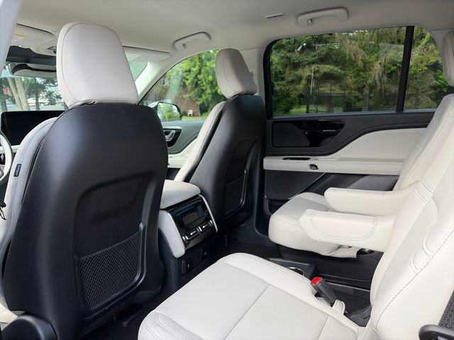 Used 2026 Lincoln Aviator AWD image 24