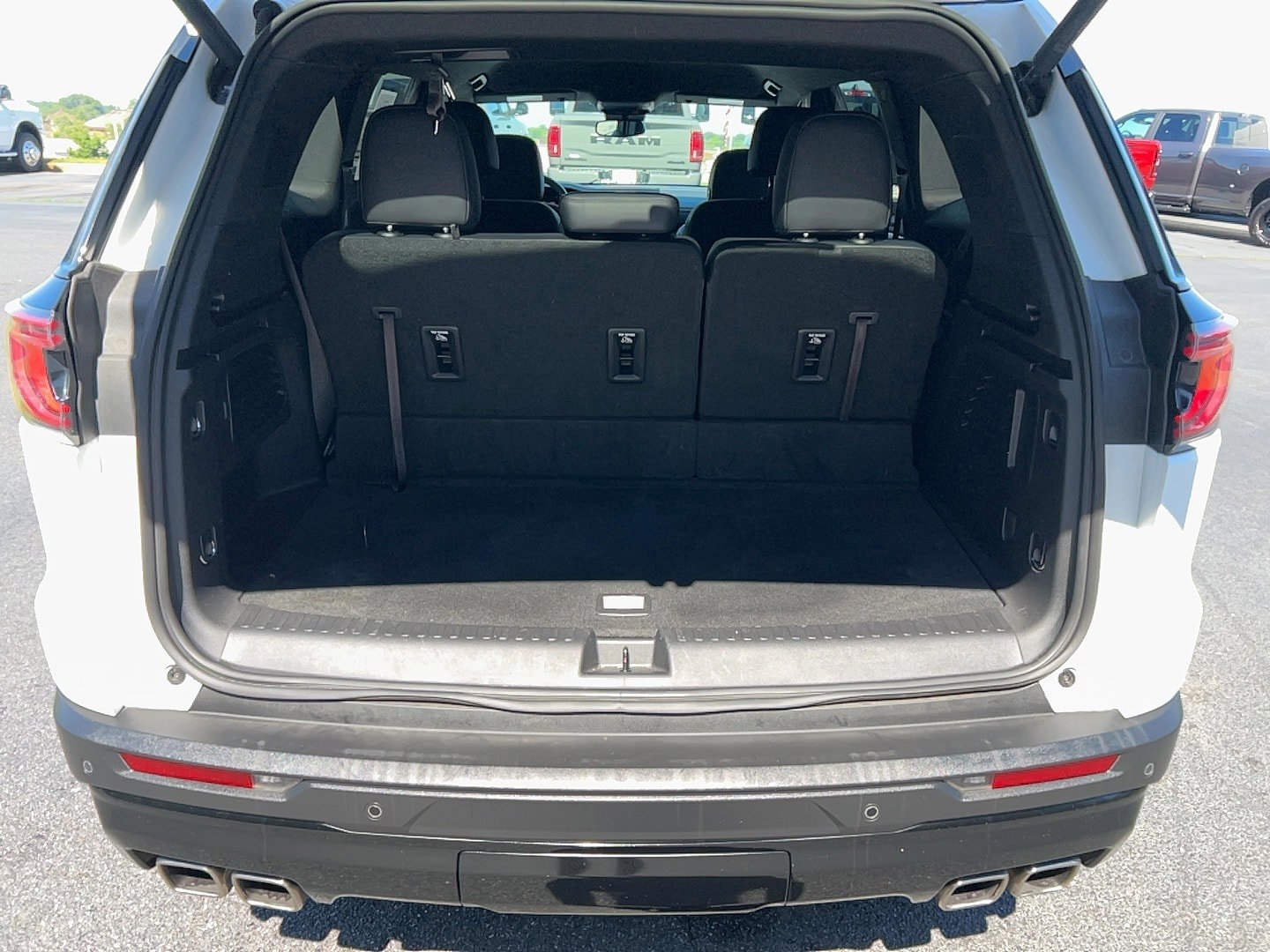 Used 2024 GMC Acadia Elevation w/ Black Edition FWD image 28
