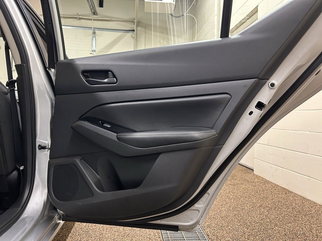 Used 2023 Nissan Altima 2.5 SV image 15