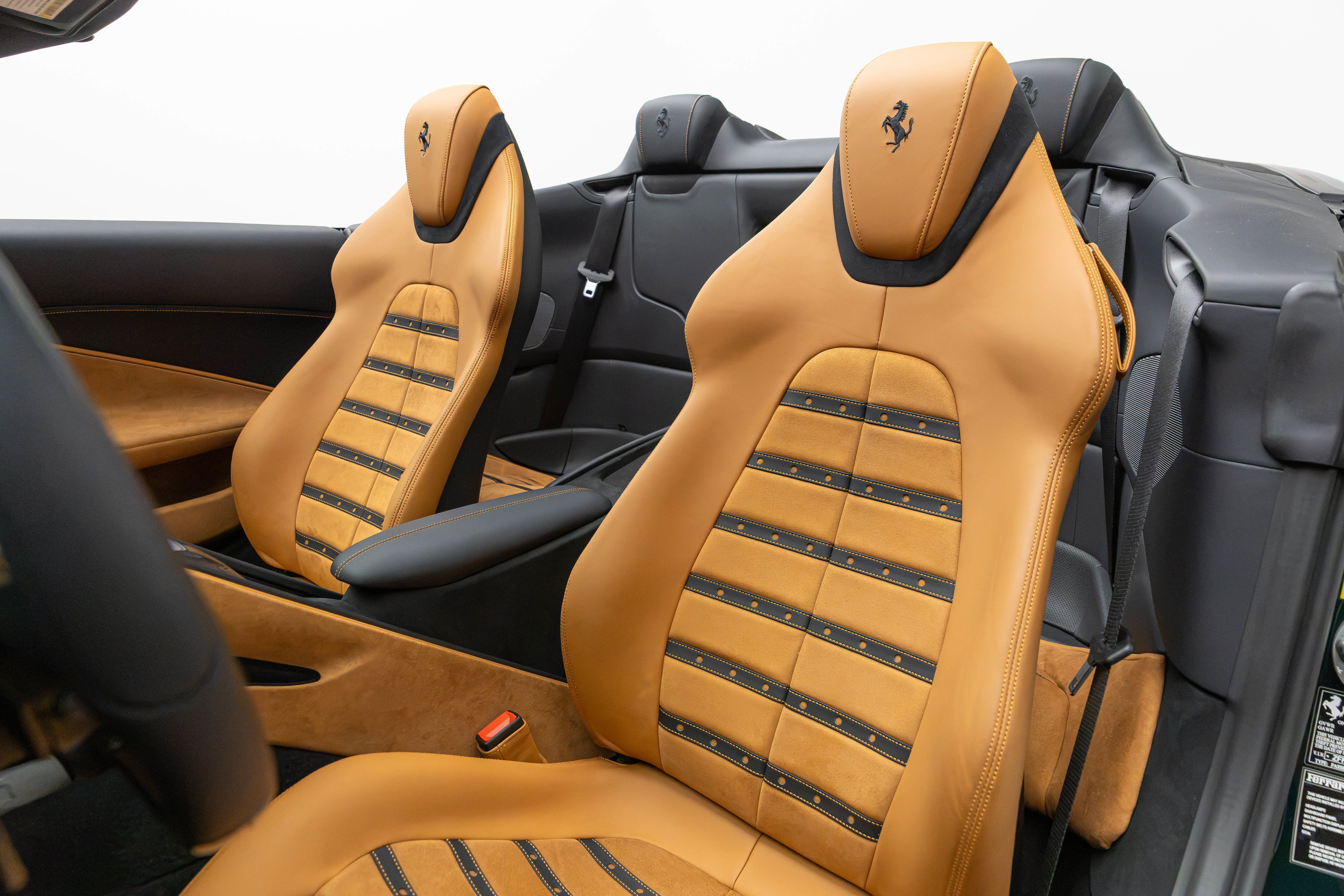 Certified 2025 Ferrari Roma Spider RWD image 28