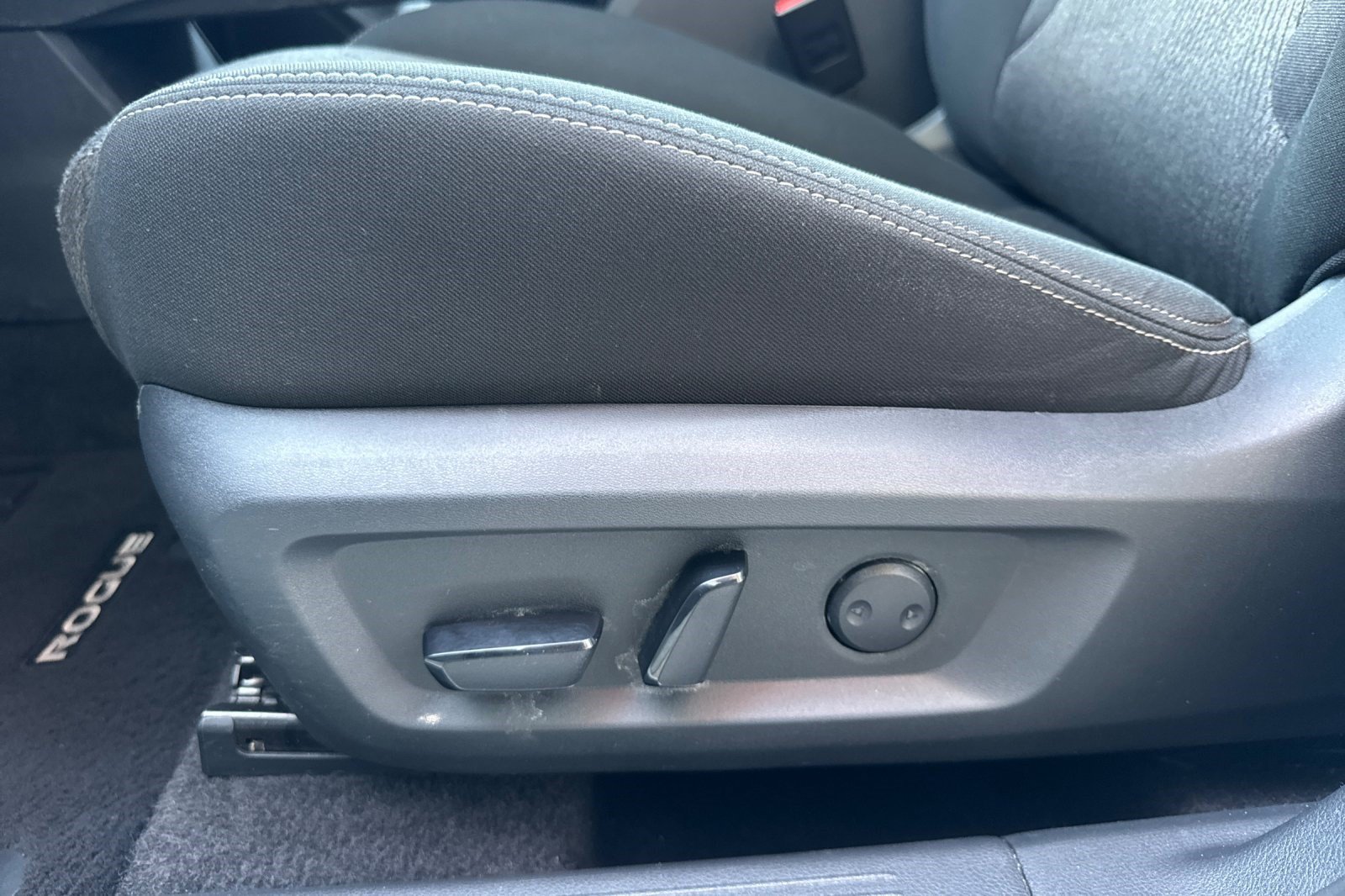 Used 2025 Nissan Rogue SV AWD/4WD image 15