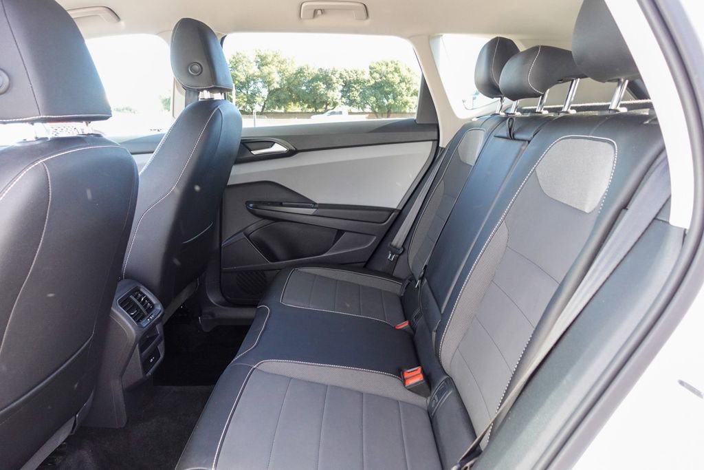 Used 2022 Volkswagen Taos SE image 23