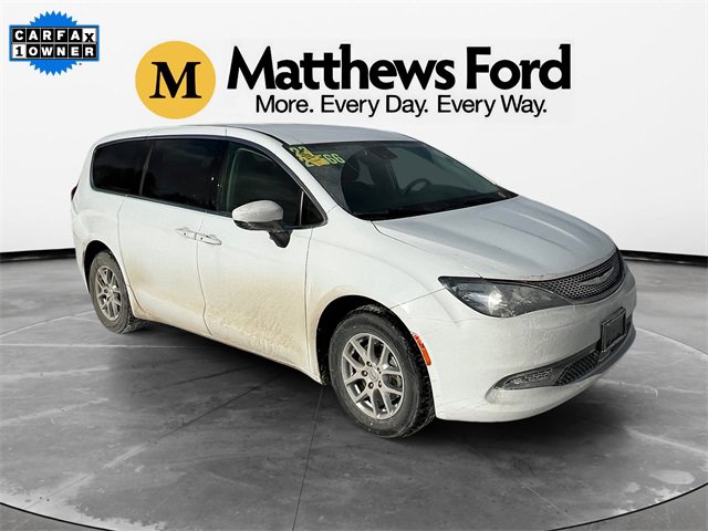 Used 2023 Chrysler Voyager LX image 7