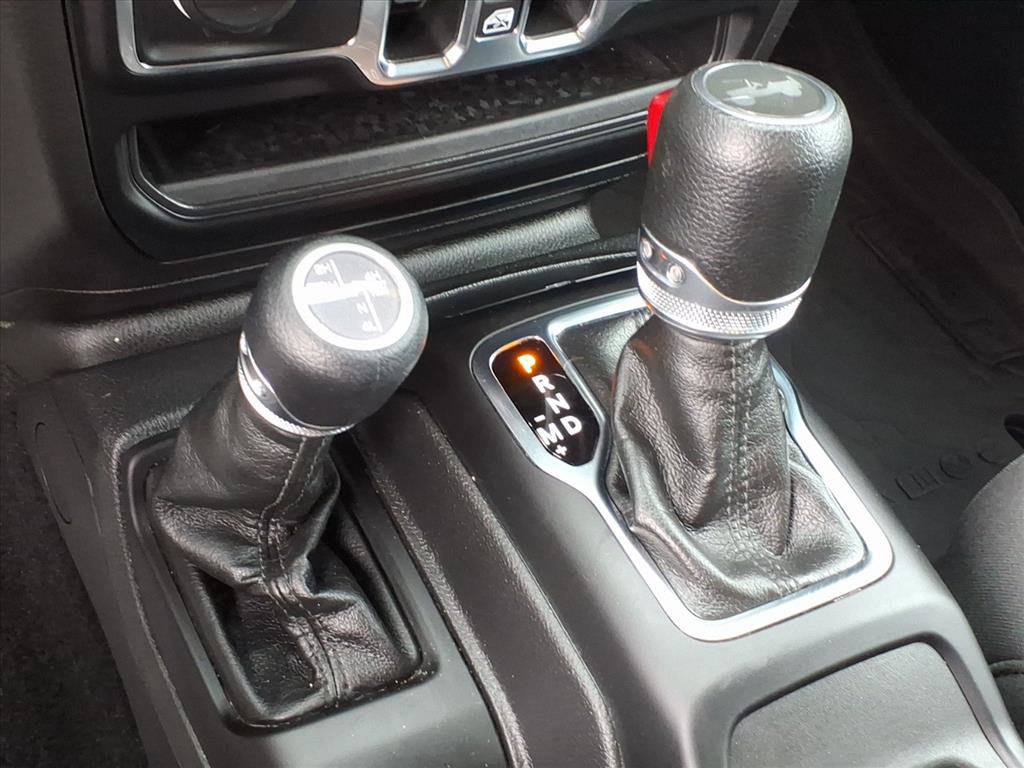 Used 2023 Jeep Wrangler Unlimited w/ Convenience Group AWD/4WD image 33