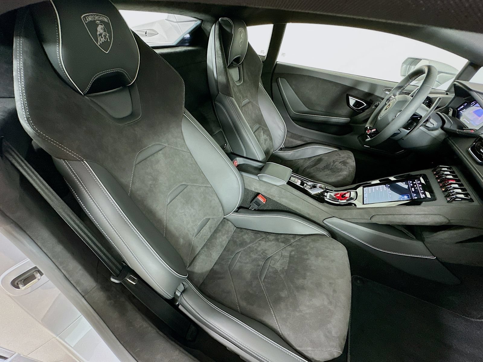 Used 2024 Lamborghini Huracan Tecnica RWD image 38