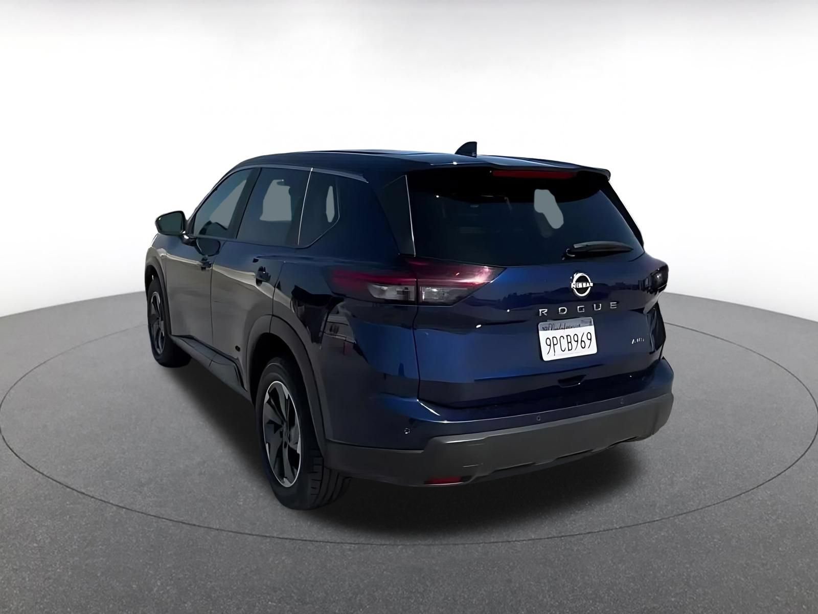 Used 2025 Nissan Rogue SV AWD/4WD image 10