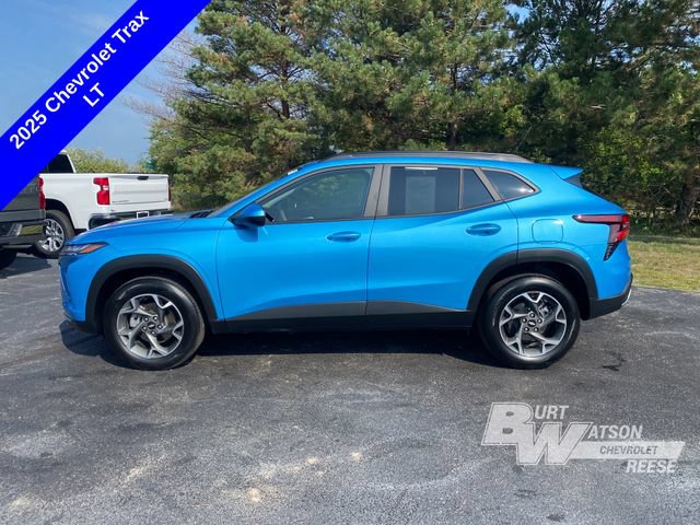 Used 2025 Chevrolet Trax LT FWD image 4