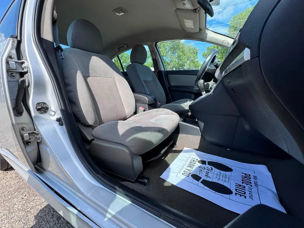 Used 2011 Nissan Sentra 2.0 SR FWD image 11