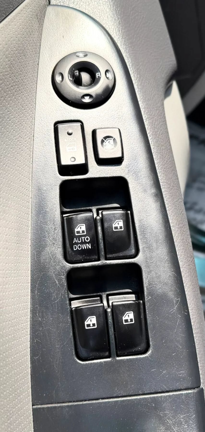 Used 2010 Hyundai Elantra GLS FWD image 21