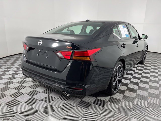 Used 2025 Nissan Altima 2.5 SR FWD image 12