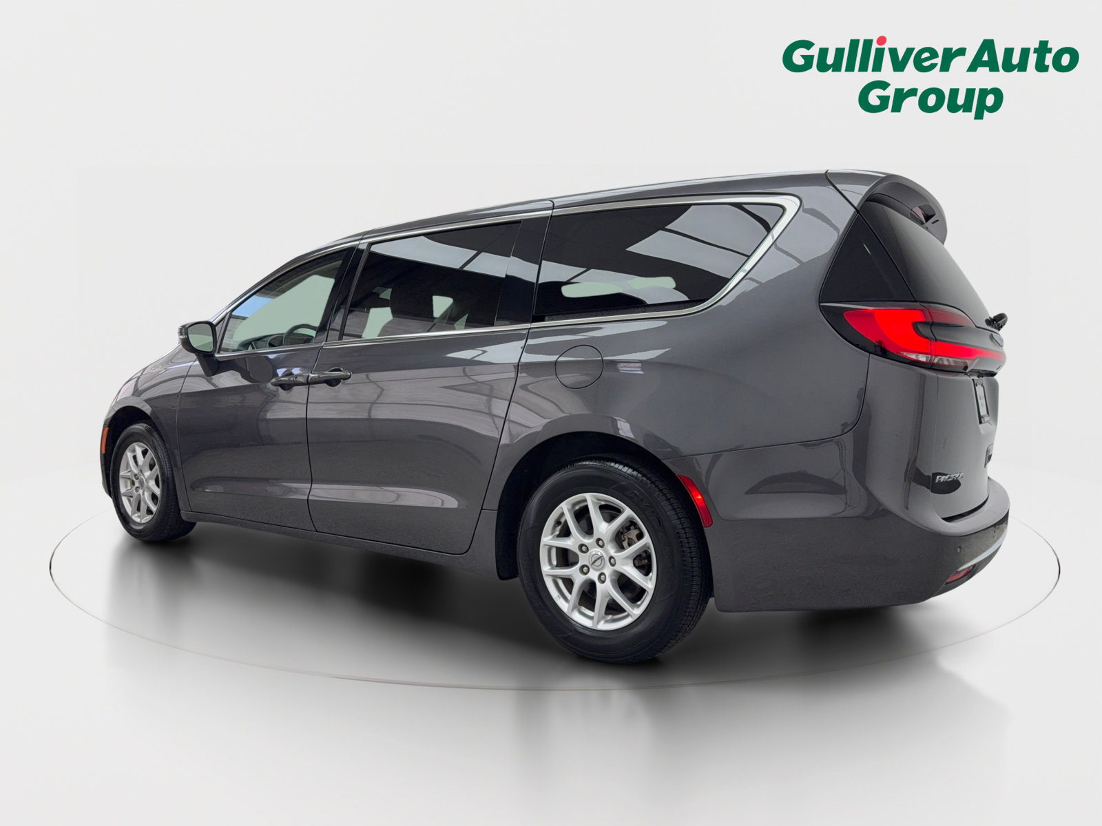 Used 2023 Chrysler Pacifica Touring-L FWD image 4
