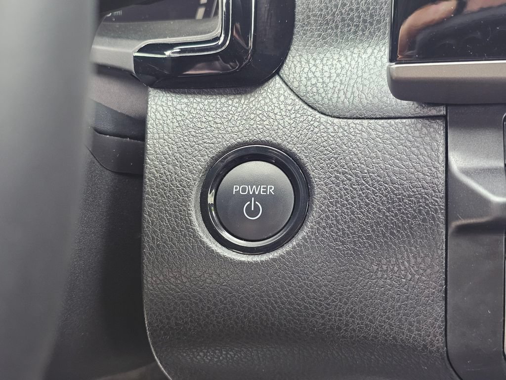 Used 2025 Toyota Camry SE FWD image 27