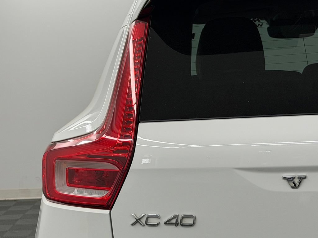 Used 2020 Volvo XC40 T5 Momentum w/ Protection Package Premier AWD/4WD image 13