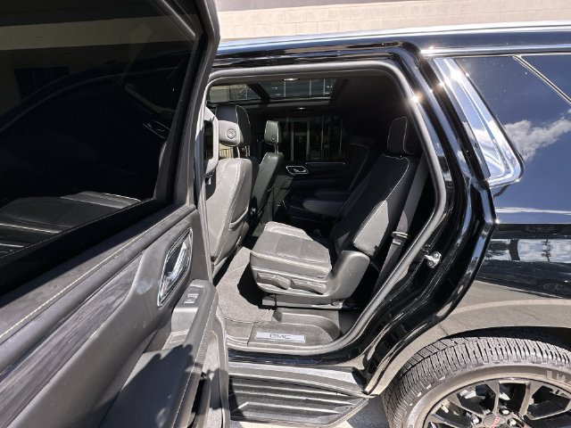 Used 2023 GMC Yukon SLT w/ SLT Premium Package RWD image 29
