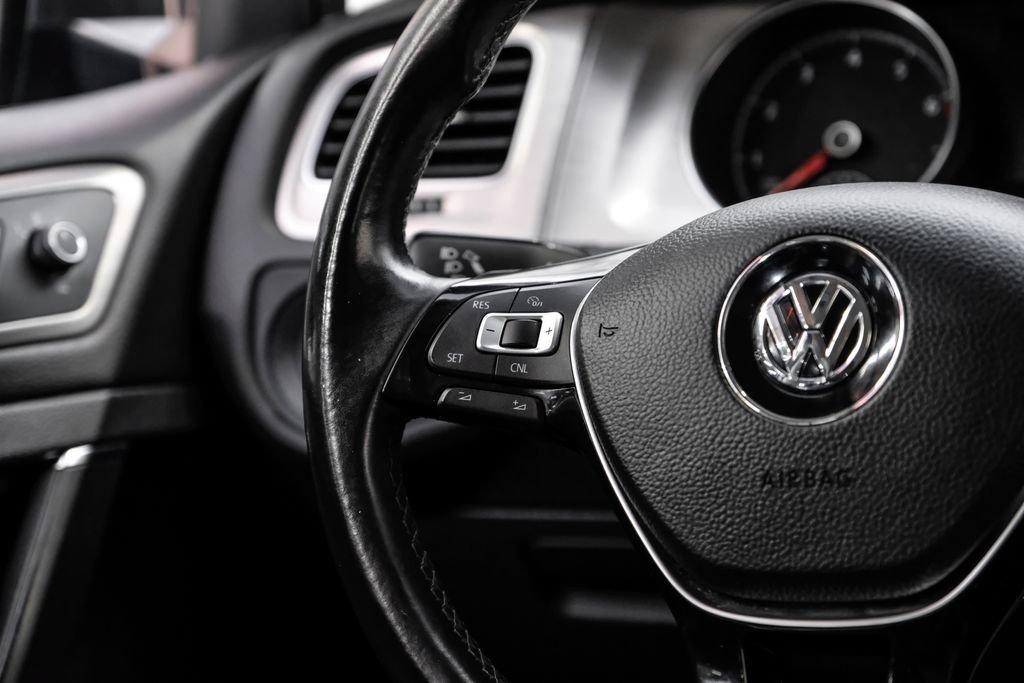 Used 2015 Volkswagen Golf S FWD image 17