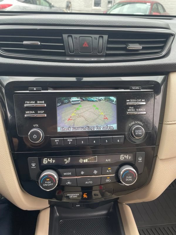 Used 2017 Nissan Rogue SV FWD image 10