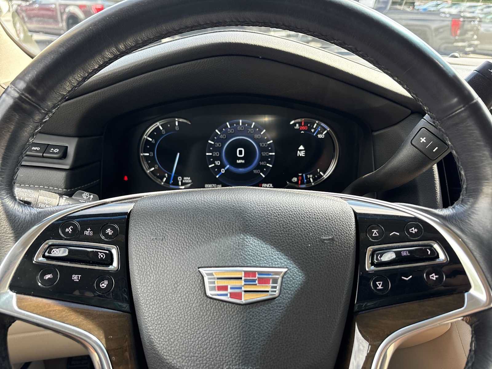 Used 2019 Cadillac Escalade ESV Luxury AWD/4WD image 11
