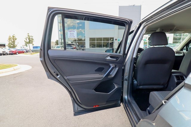 Used 2021 Volkswagen Tiguan S image 37