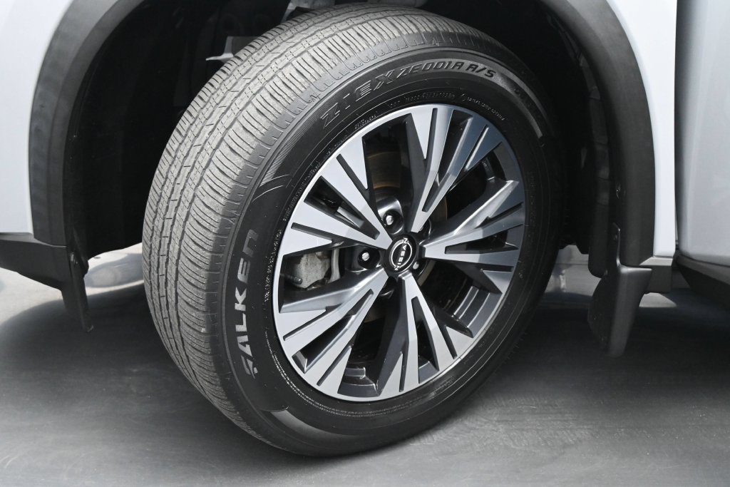 Used 2023 Nissan Rogue SV w/ SV Premium B Package FWD image 19