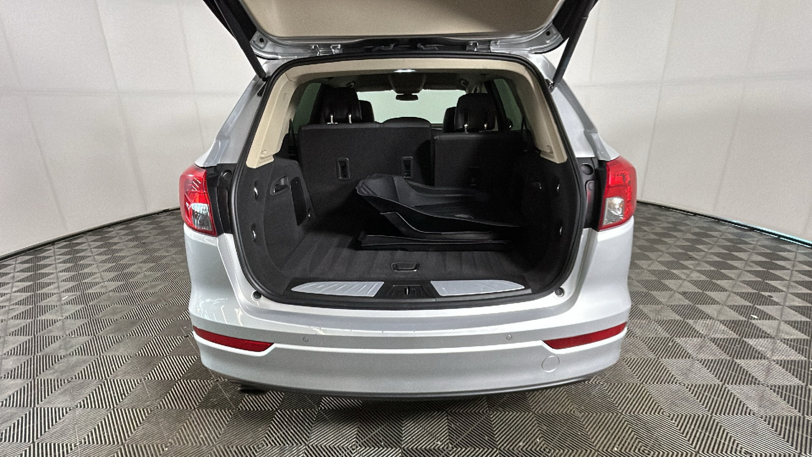 Used 2017 Buick Envision Essence AWD/4WD image 32