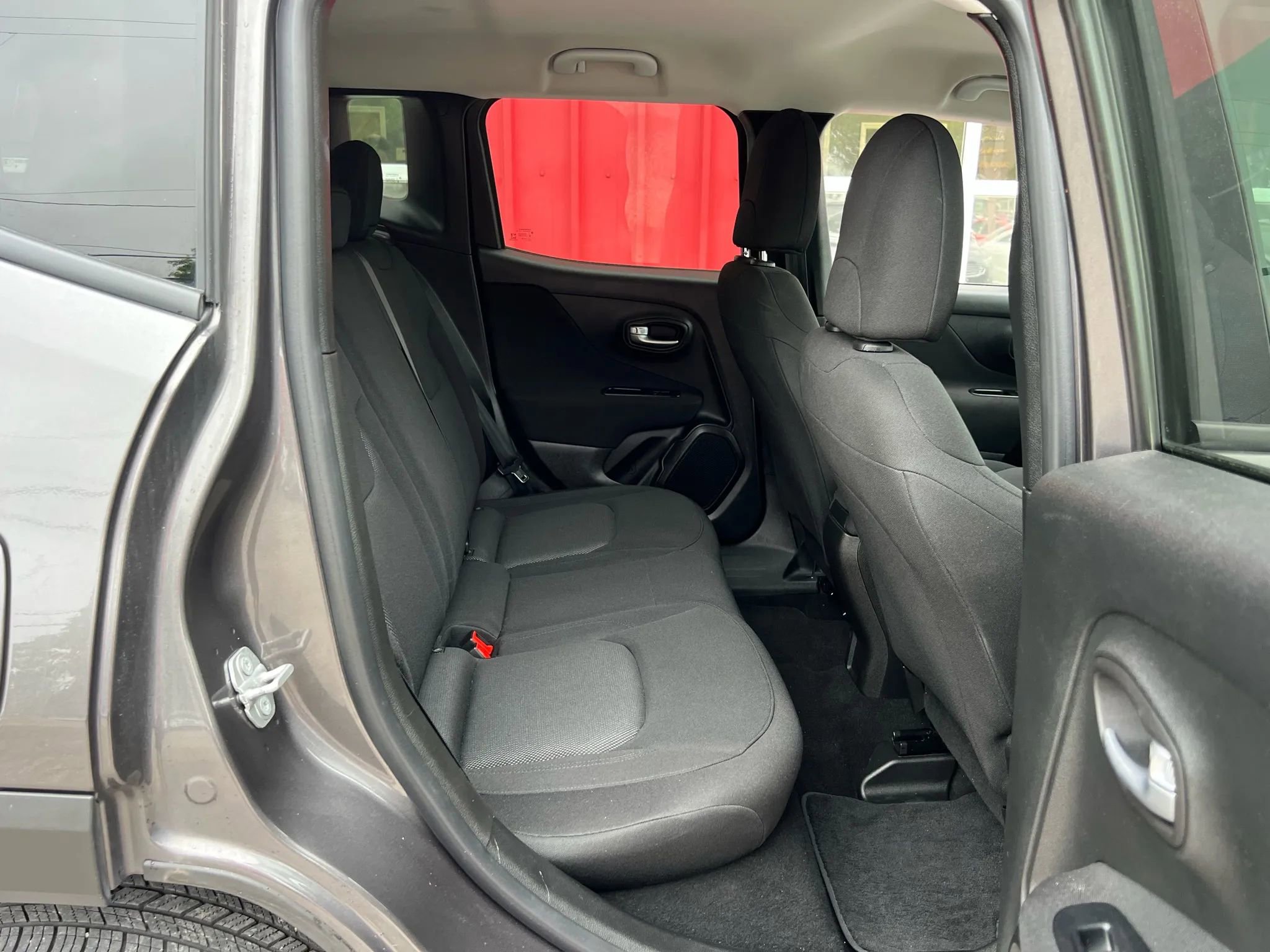 Used 2019 Jeep Renegade Sport w/ Sport Appearance Group image 17