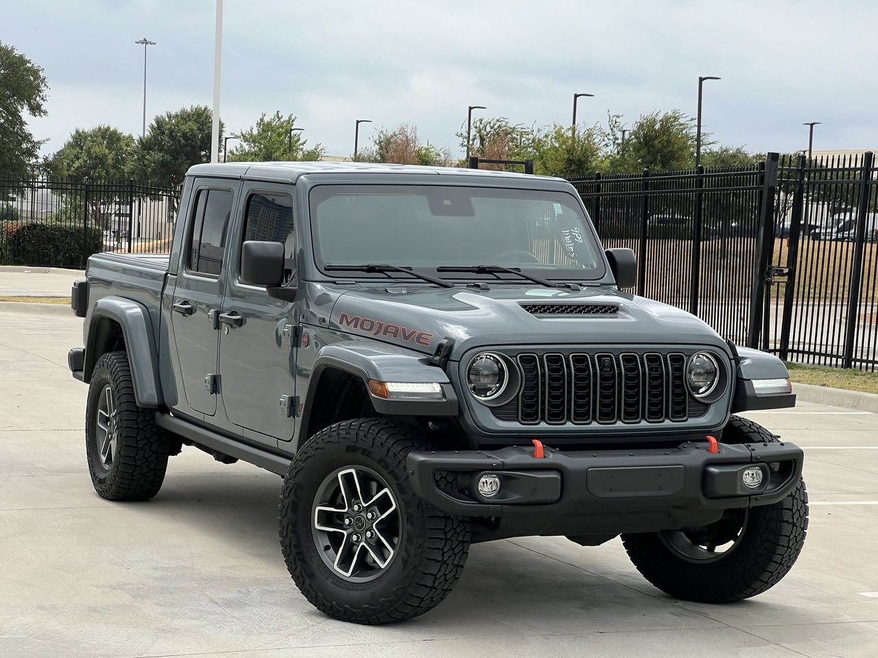Used 2025 Jeep Gladiator Mojave AWD/4WD video 1