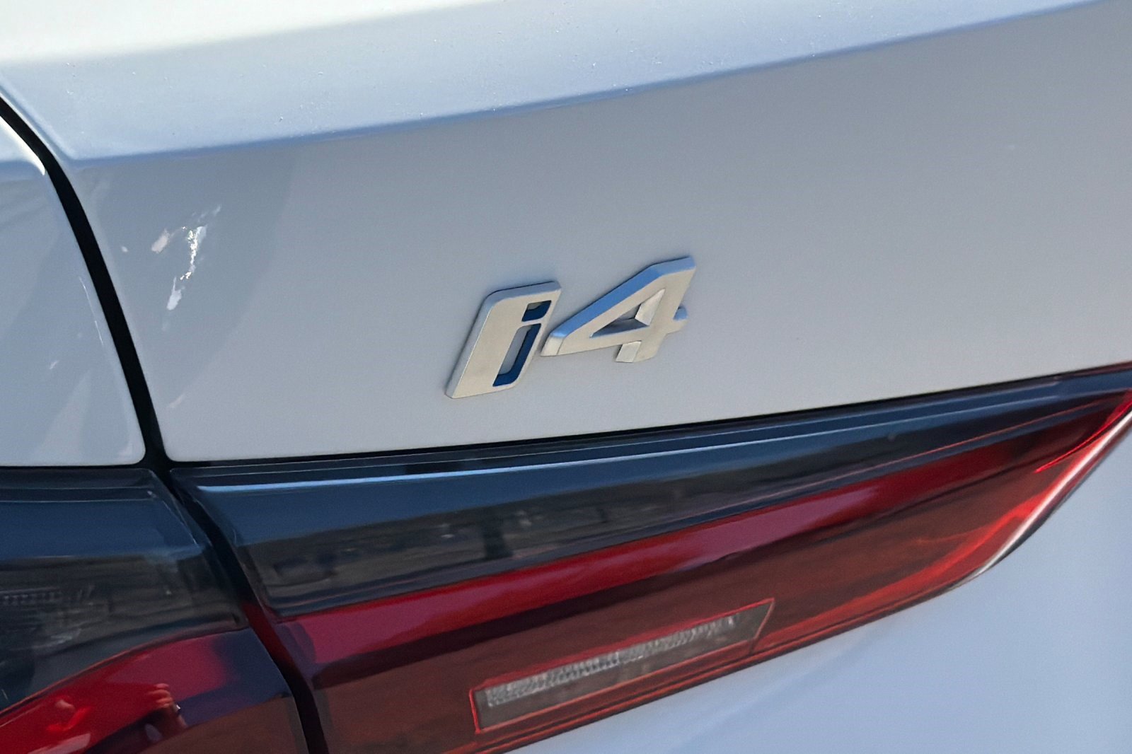 Used 2024 BMW i4 eDrive40 w/ M Sport Package image 38