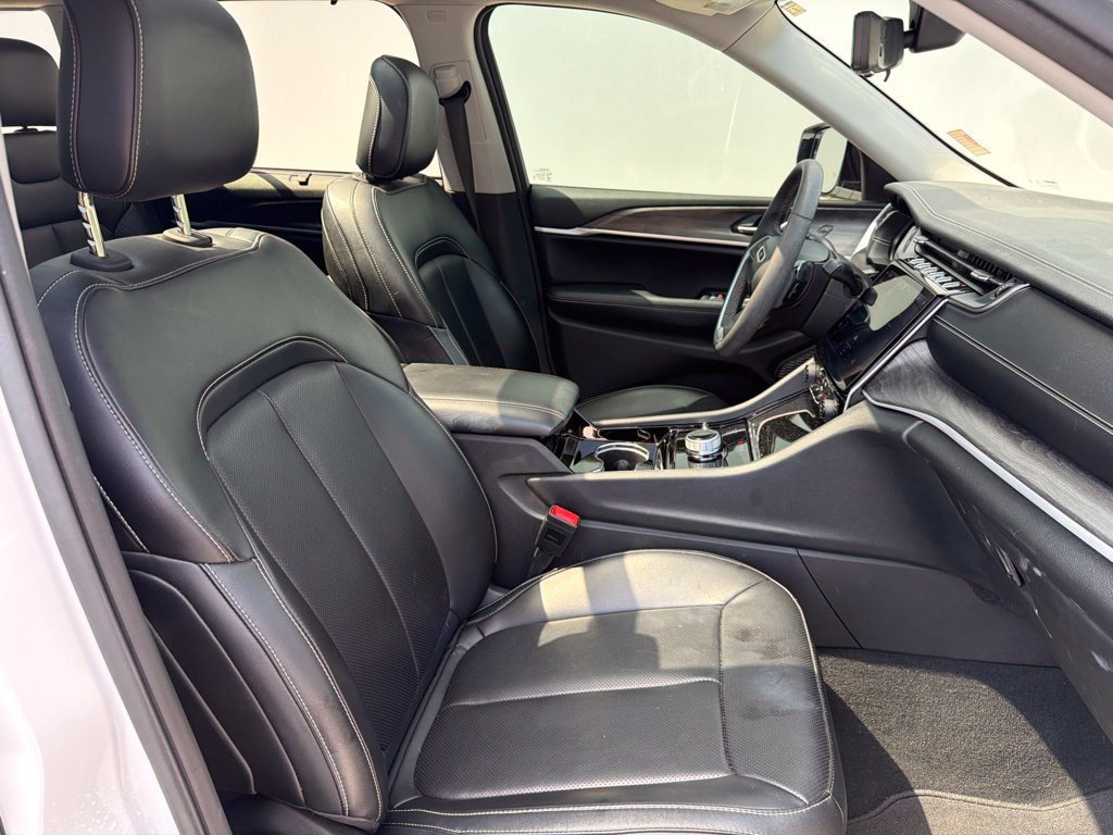Certified 2023 Jeep Grand Cherokee Limited w/ Luxury Tech Group II AWD/4WD image 30