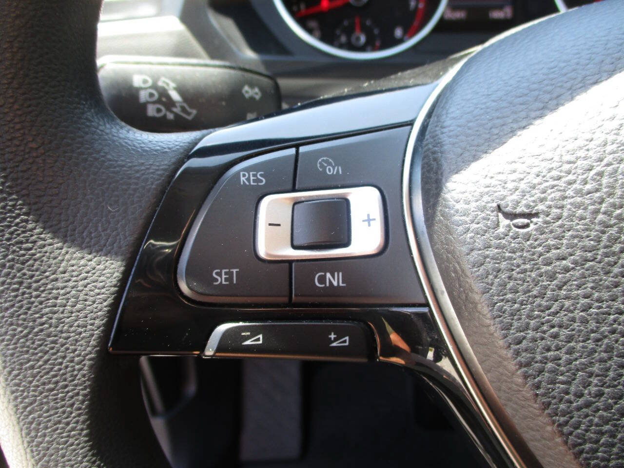 Used 2018 Volkswagen Tiguan S AWD/4WD image 16
