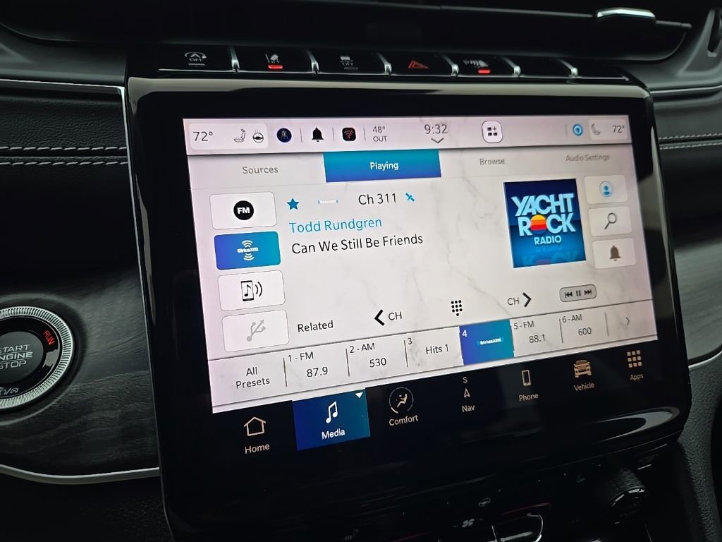 Used 2023 Jeep Grand Cherokee L Limited w/ Black Appearance Package image 27