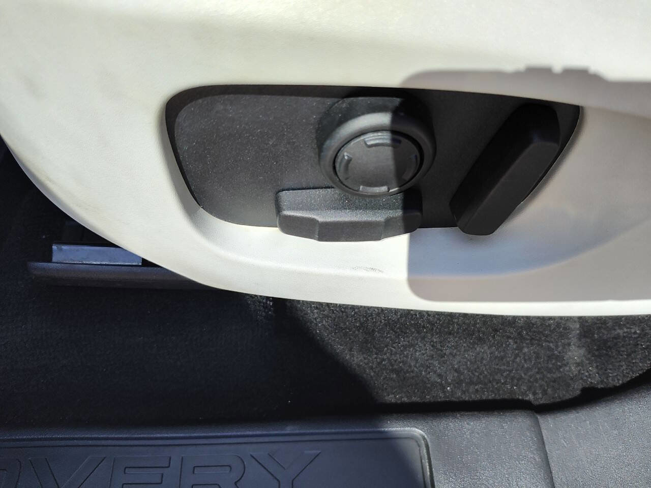 Used 2017 Land Rover Discovery Sport HSE image 28