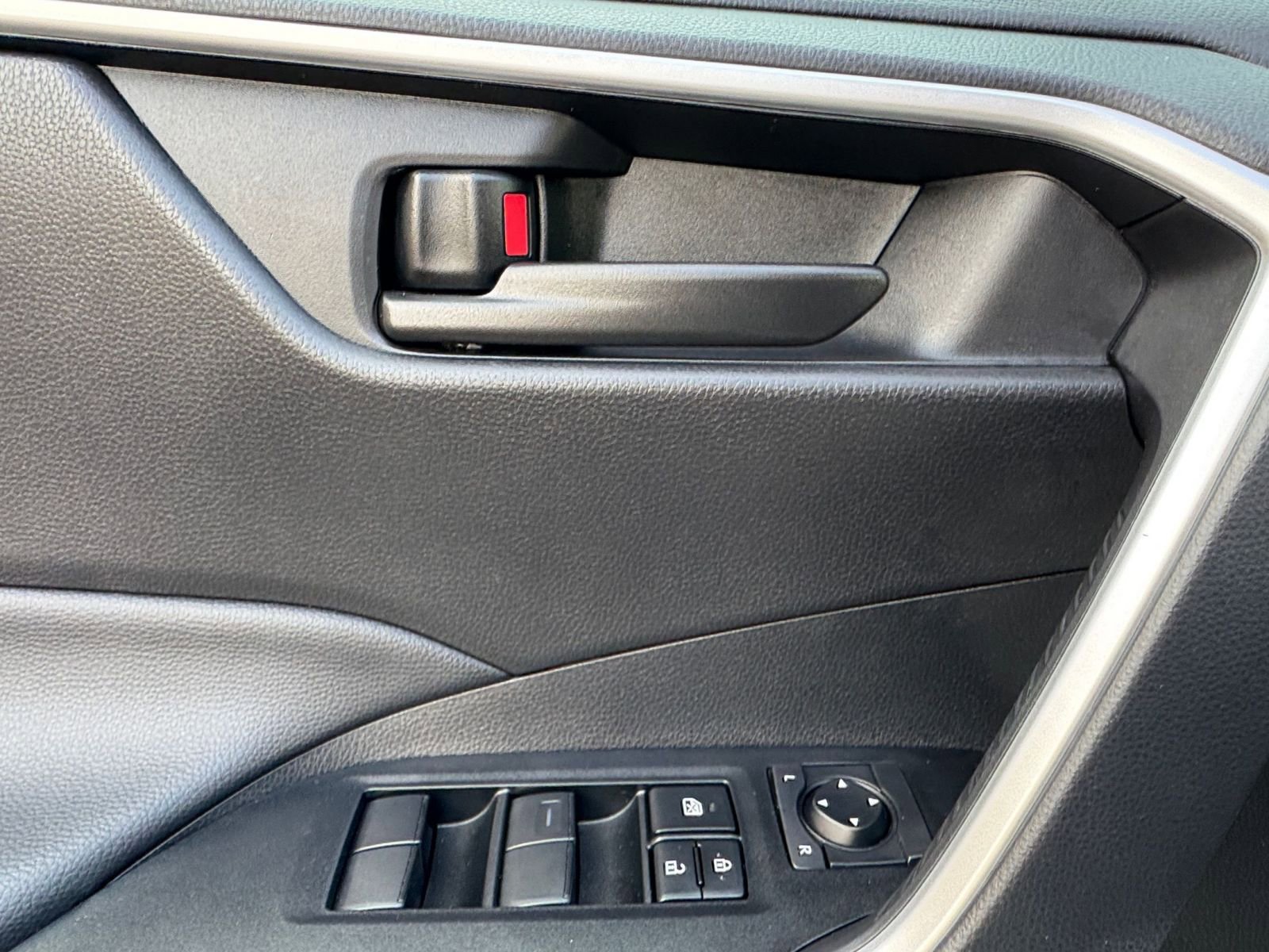 Used 2025 Toyota RAV4 LE image 20