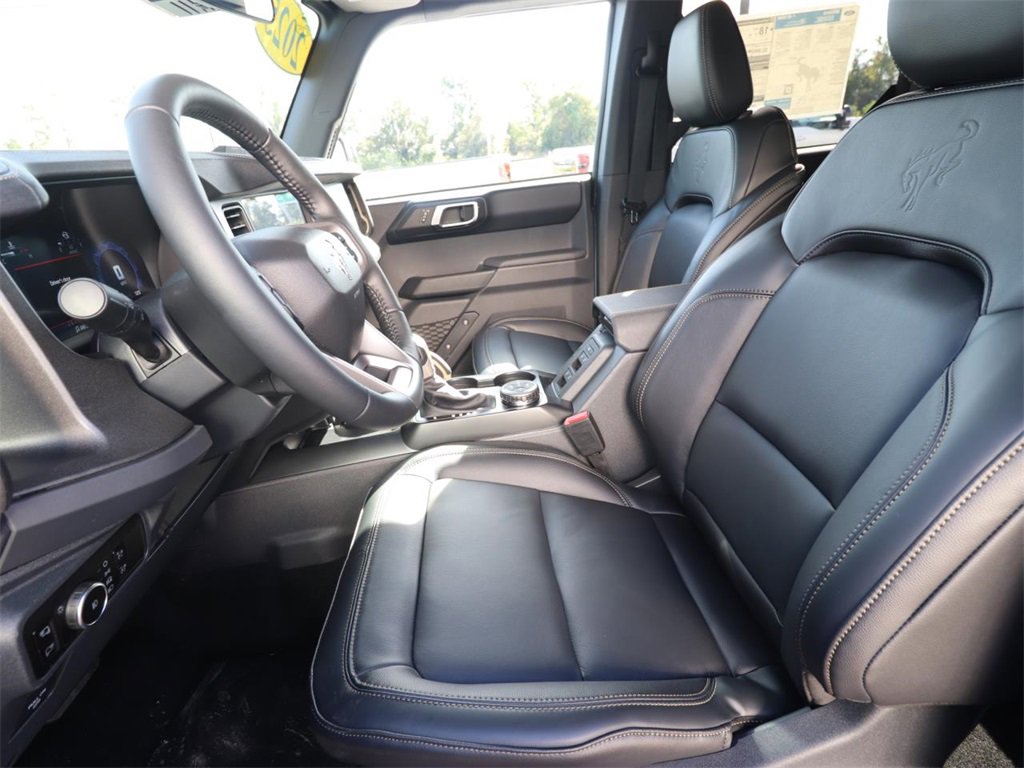 New 2025 Ford Bronco Badlands image 2