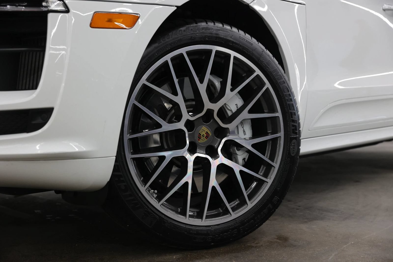 Used 2020 Porsche Macan Turbo AWD/4WD image 3
