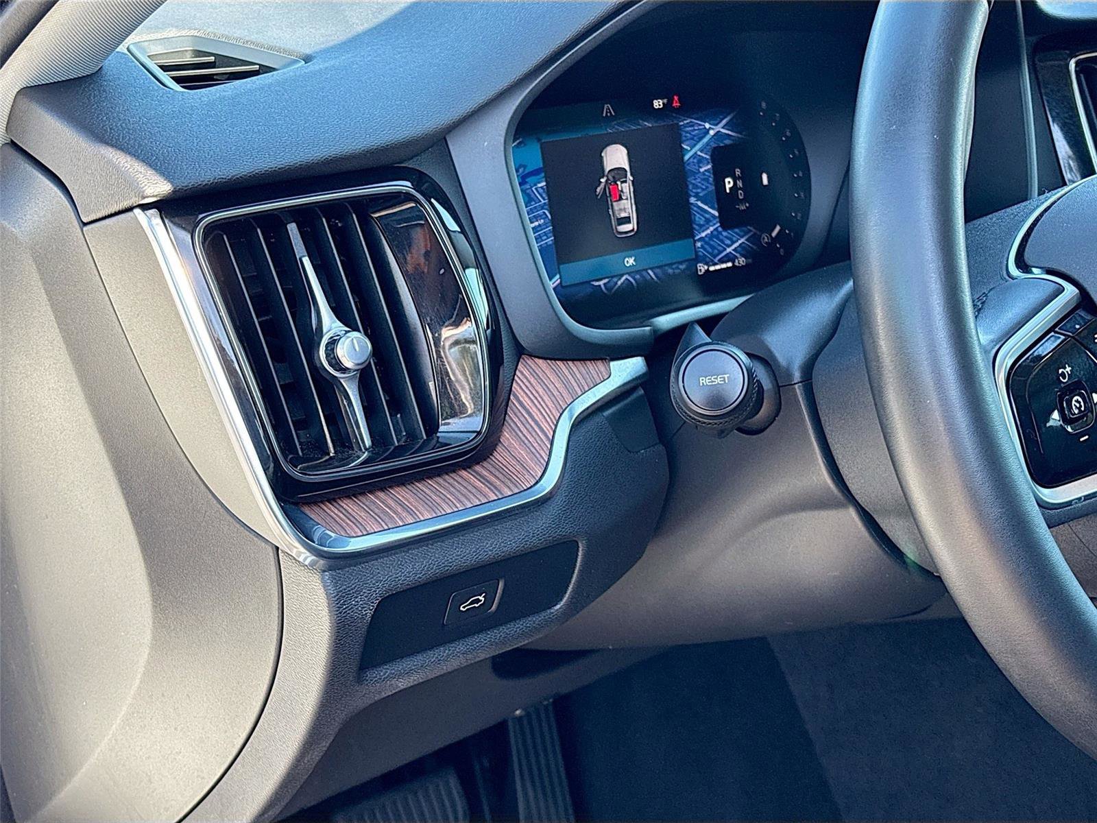 Used 2025 Volvo V60 B5 Cross Country Plus image 10