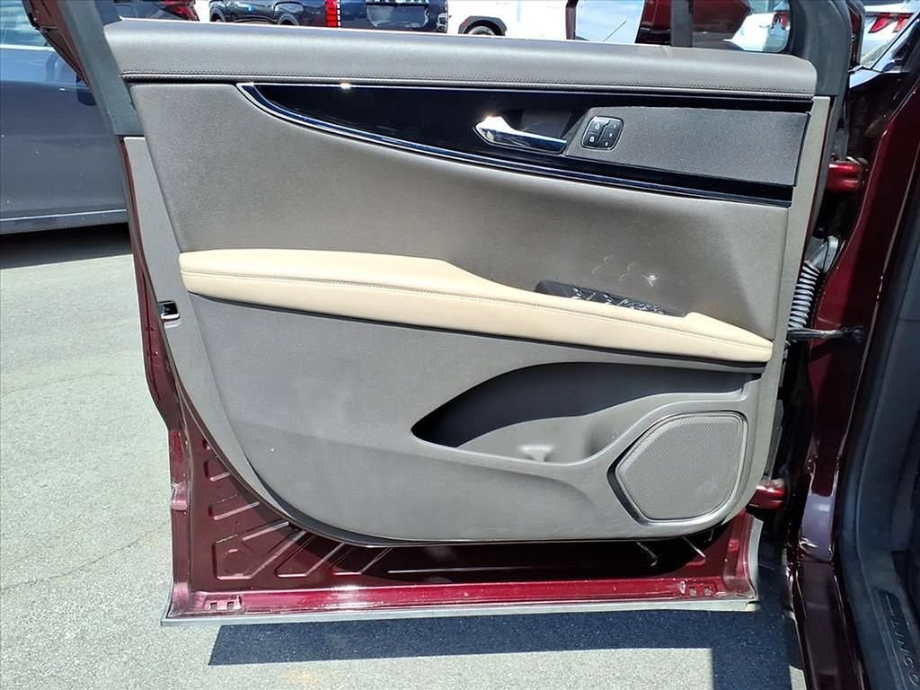 Used 2023 Lincoln Nautilus AWD image 8