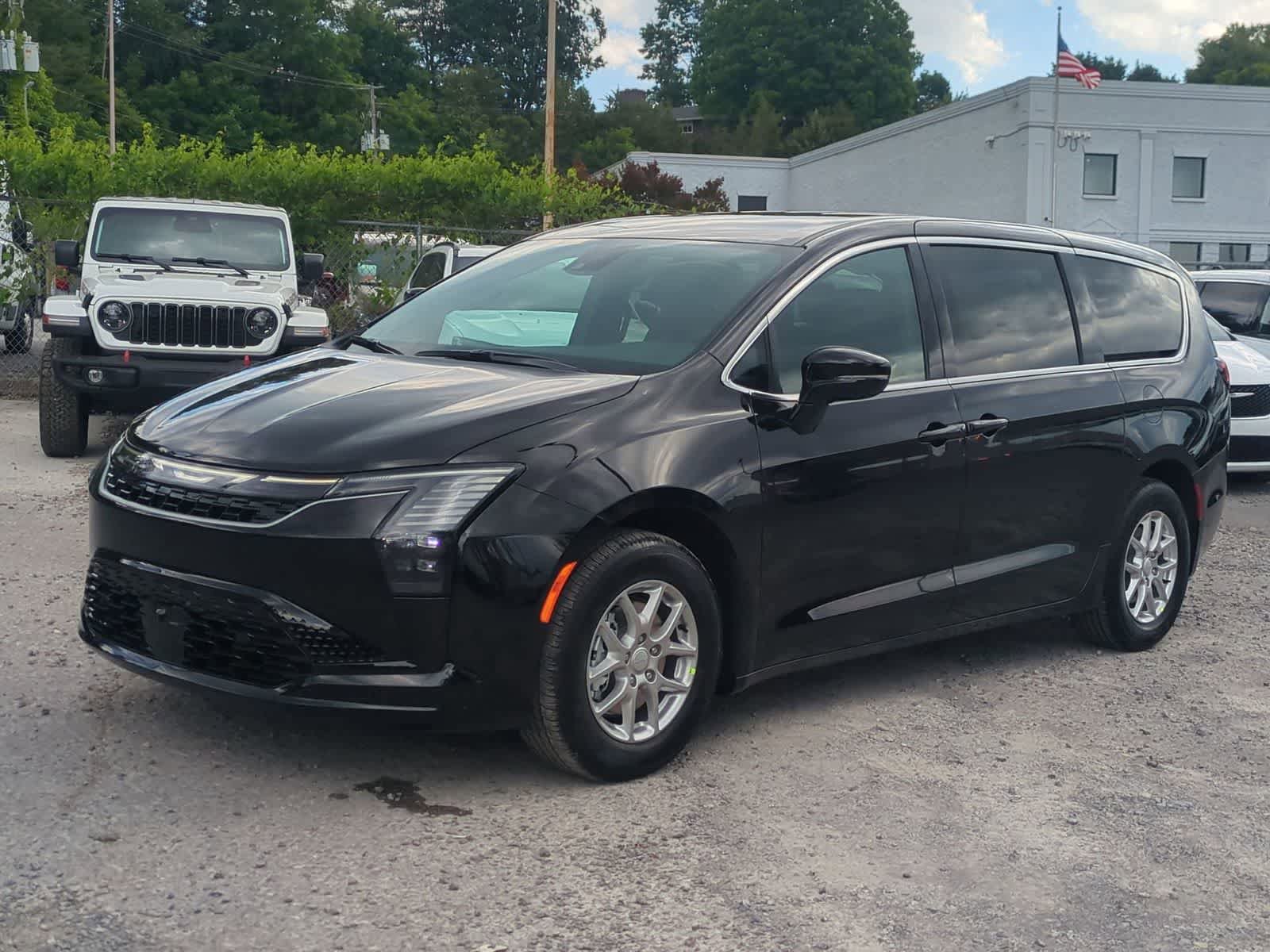 New 2027 Chrysler Pacifica Select FWD image 4