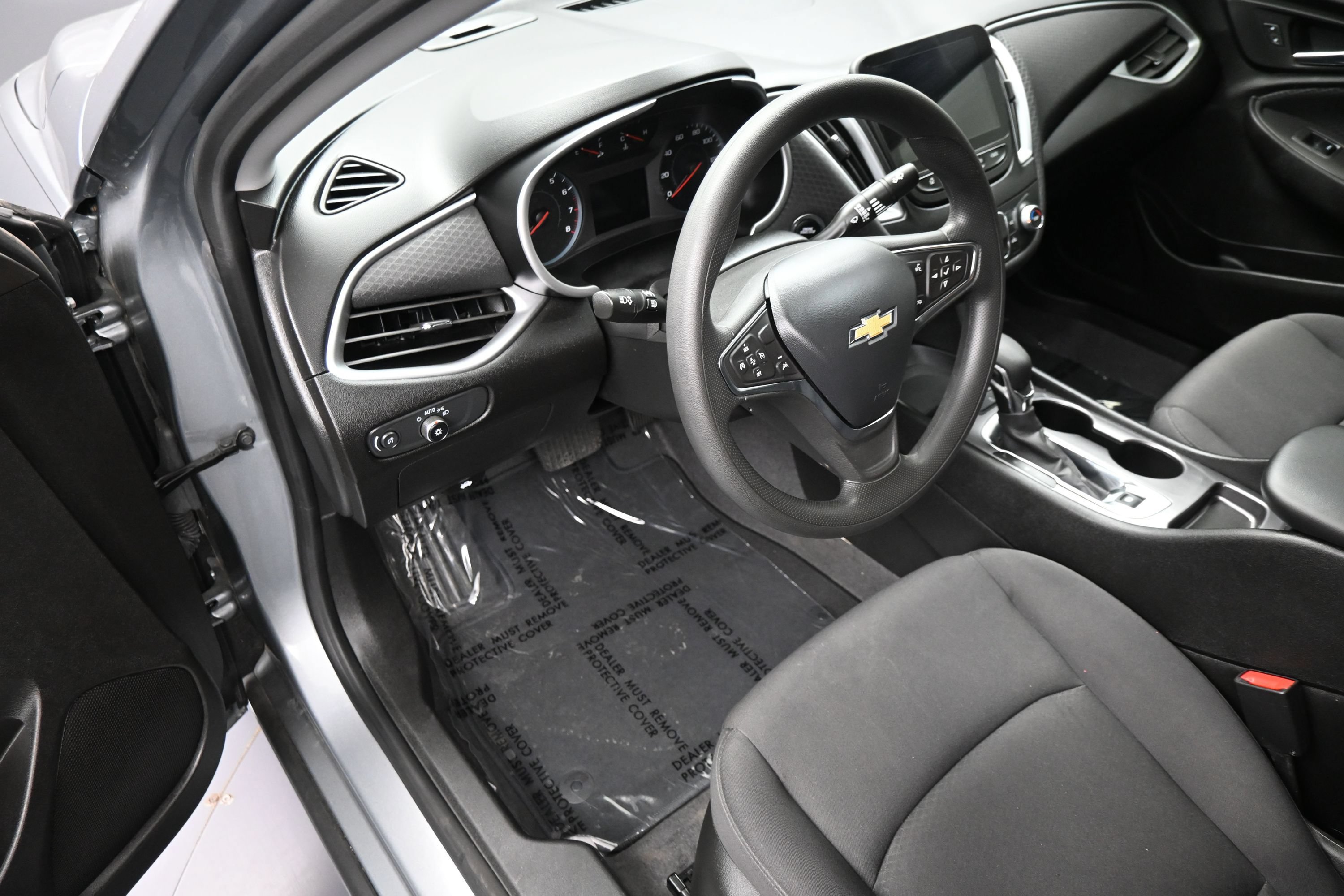 Used 2023 Chevrolet Malibu LS FWD image 12