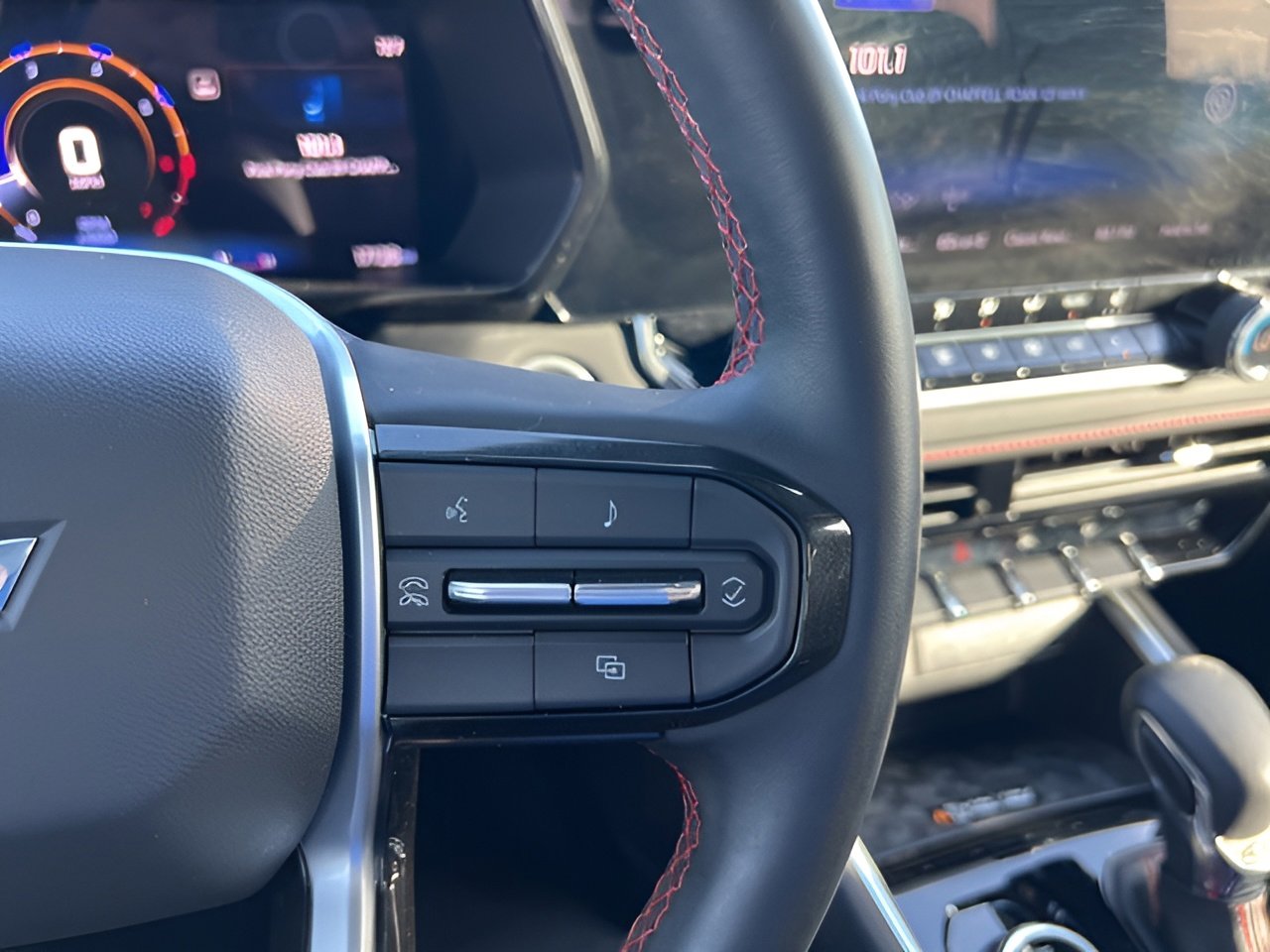 Used 2024 Chevrolet Colorado Z71 w/ Z71 Convenience Package 2 image 21