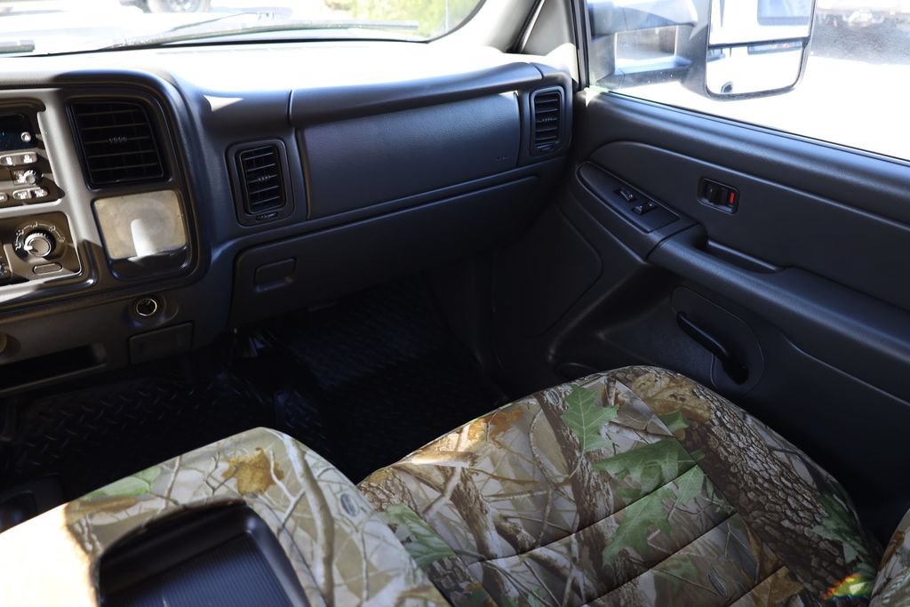 Used 2007 Chevrolet Silverado 2500 W/T w/ Heavy-Duty Power Package AWD/4WD image 20