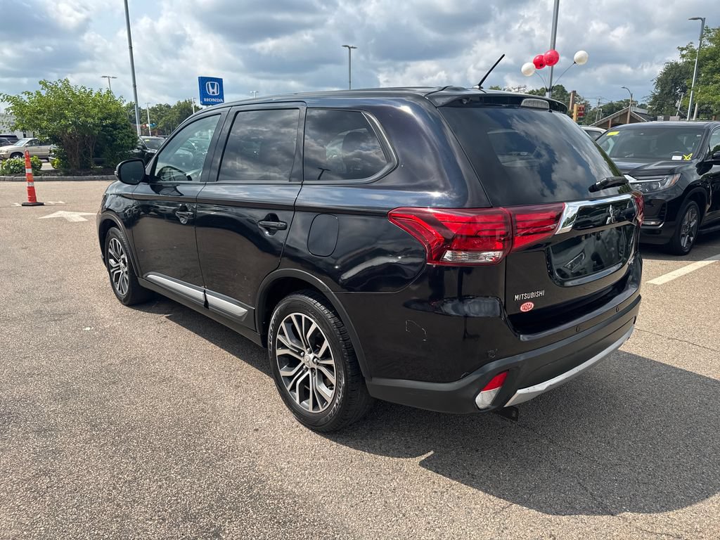 Used 2016 Mitsubishi Outlander SE AWD/4WD image 5