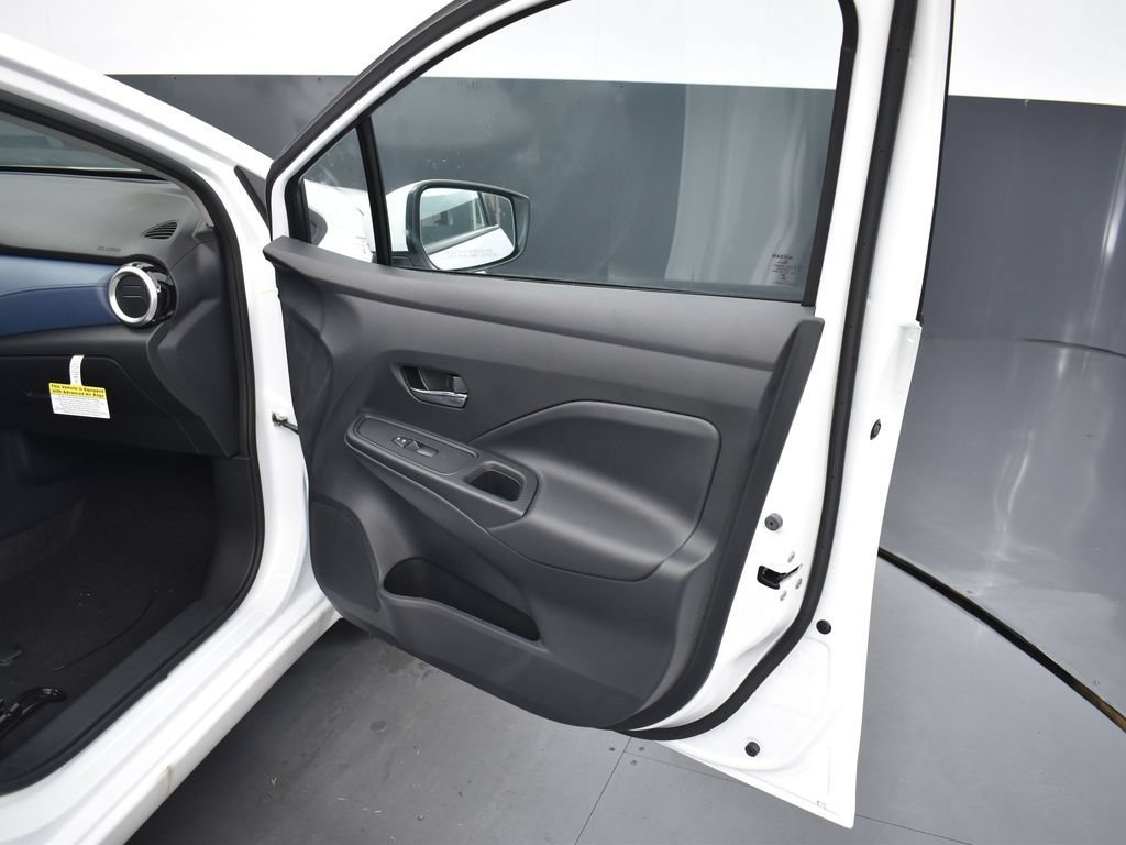 New 2025 Nissan Versa SV w/ Trunk Package FWD image 7